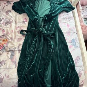Simplee Emerald Velvet Long Sleeve Dress